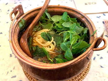 いま上海でいちばんの人気グルメはガチ雲南料理の銅鍋米線です