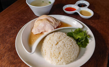 淡路町「松記鶏飯」のホーカー気分で味わう「シンガポール中華」