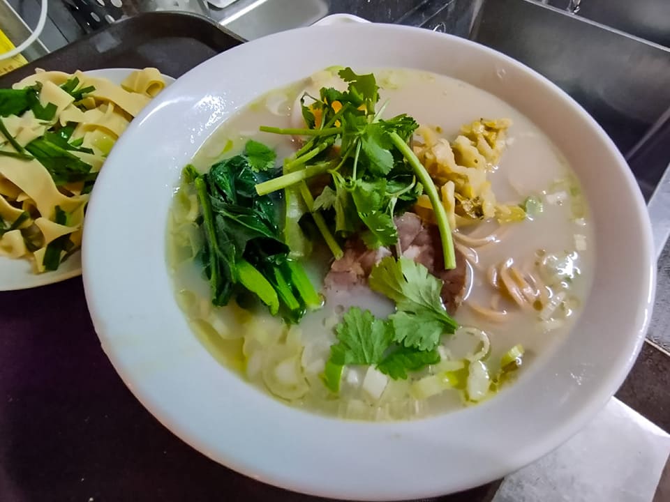 魚羊麺（白身魚とラム肉の出汁で食べる麺）