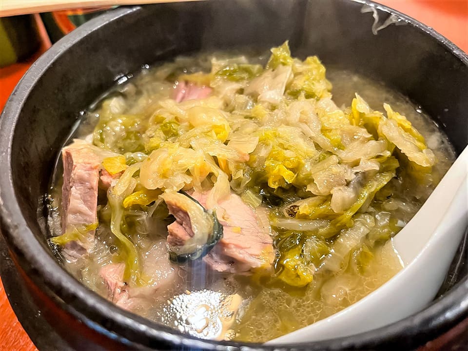 国産二元豚と発酵白菜の紹興酒壺炊き