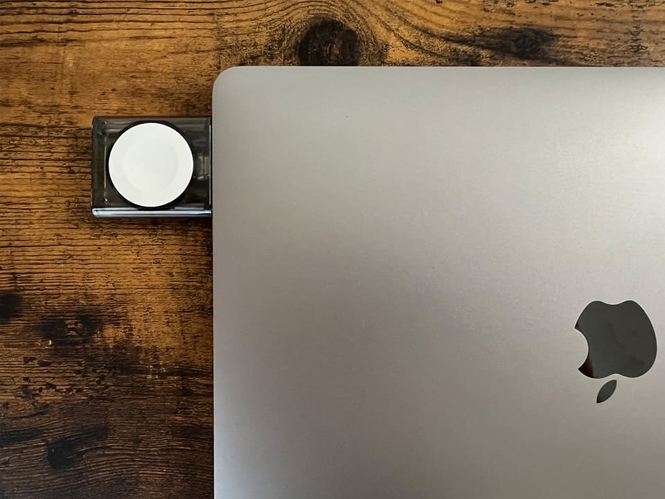 MacBookに指した状態