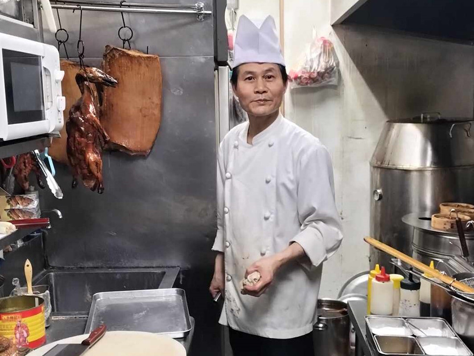 「海港美食」オーナーシェフの李燕武さん