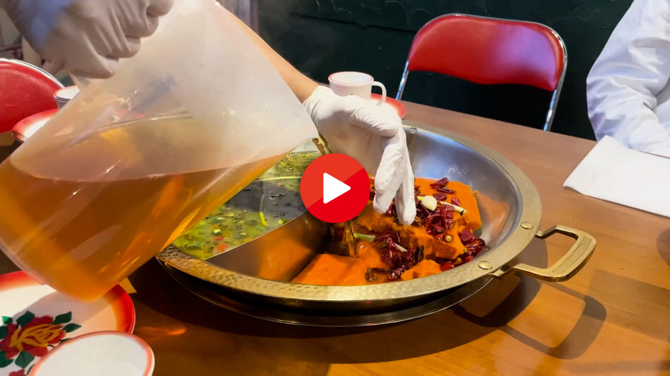 まるで秘密の地下帝国！ 新宿に出現した火鍋テーマパーク「天府火鍋巷子」