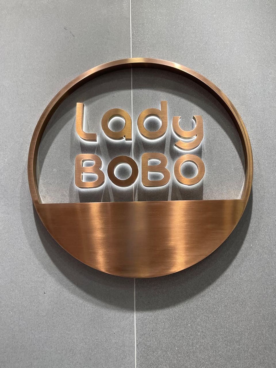 Lady bobo 