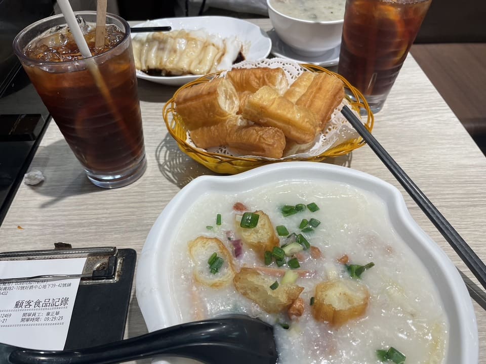 ご飯茶碗よりも大きいお椀のお粥