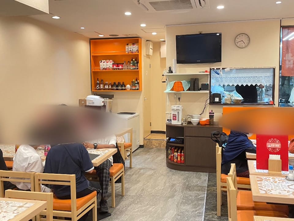 店内にはムスリムの学生やらヒジャブ姿の女性客も