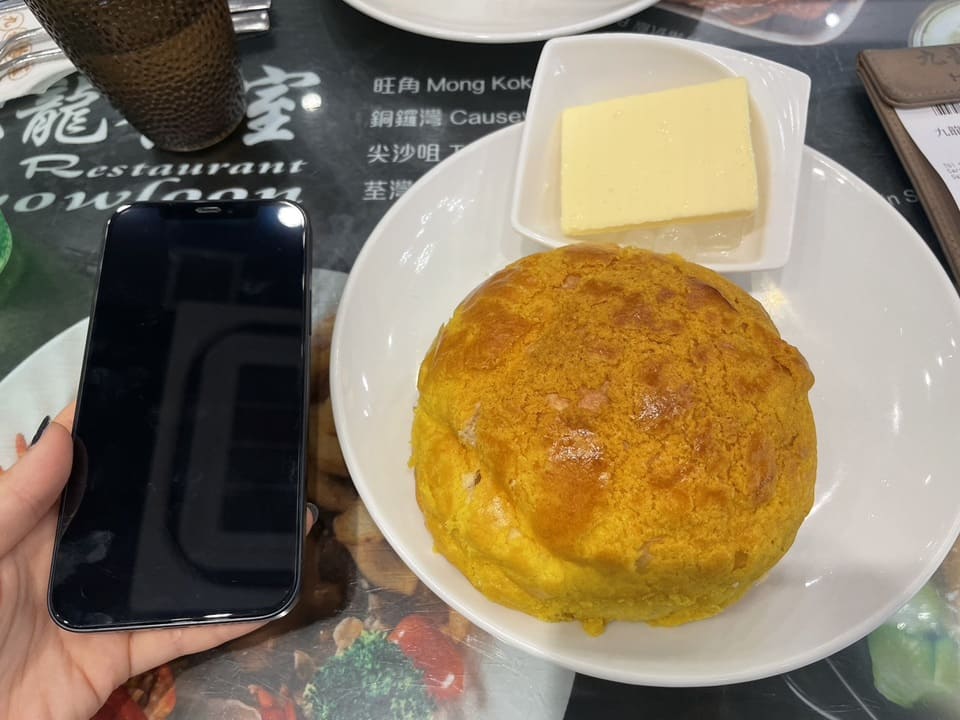 パンはスマホと同じくらいのサイズ感