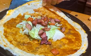人気のガチ中華ファストフード「煎餅果子」都内の3軒を食べ比べしてみた！