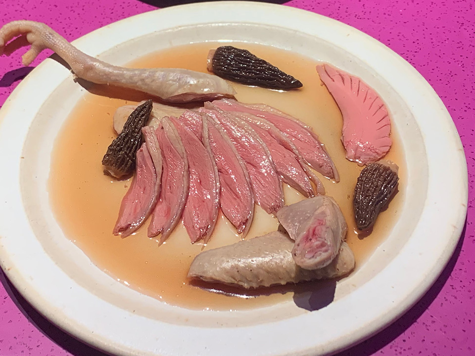 酔っ払い鶏をハトで。キリッと辛口の黄酒に漬け込んでいる