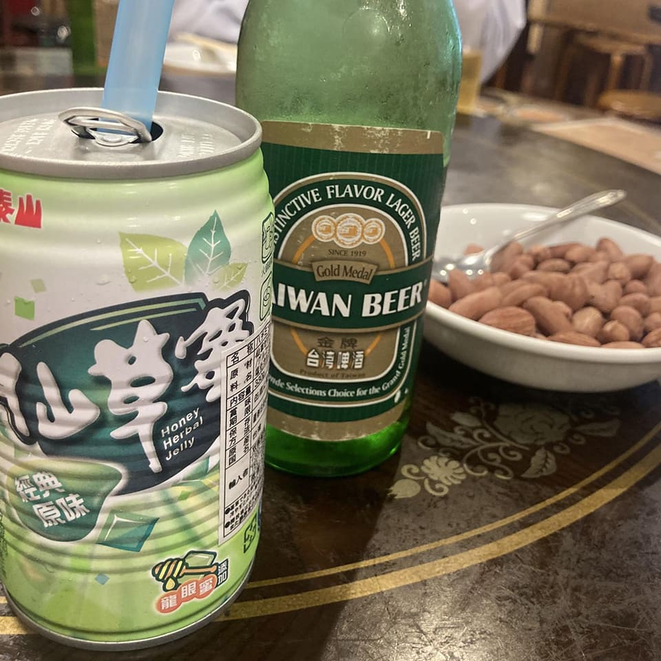台湾ビールと仙草ジュース