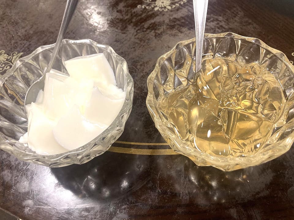 愛玉(オーギョーチ)と杏仁プリン