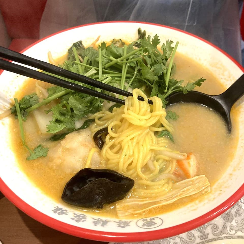 小辛にとうもろこし麵 