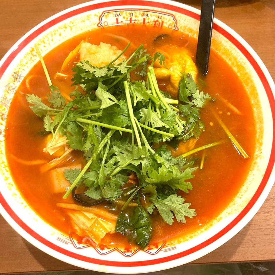 トマトスープと紫芋麺