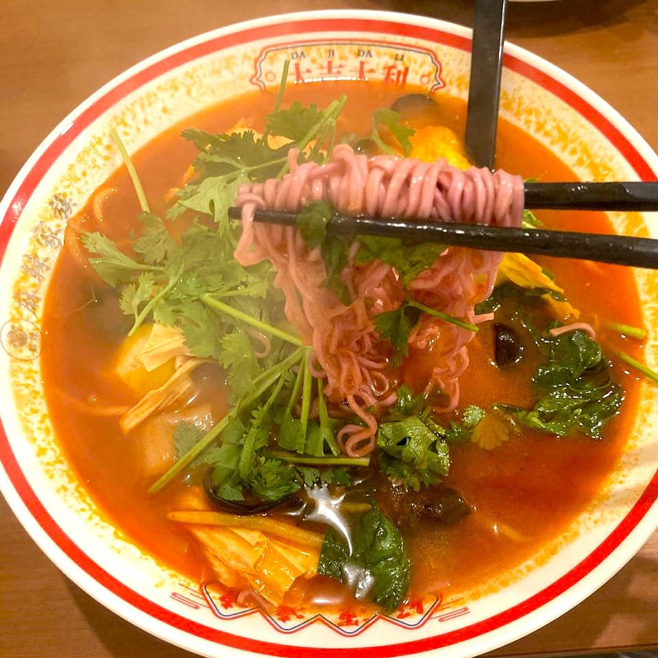 トマトスープと紫芋麺