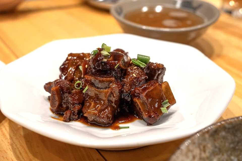 豚スペアリブの甘露煮 （糖醋排骨）