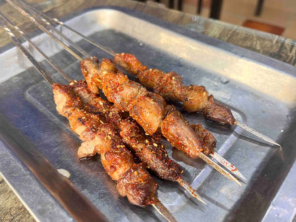 中華の羊肉料理の代表格「羊肉串」と神田味坊について