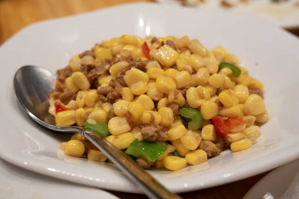 トウキヒビと挽き肉炒め(玉米粒炒肉末)