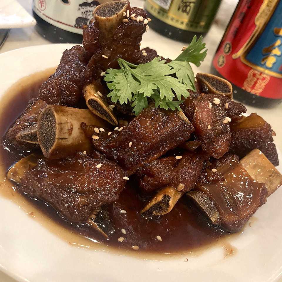 糖酷小排(豚スペアリブの黒酢甘辛煮)