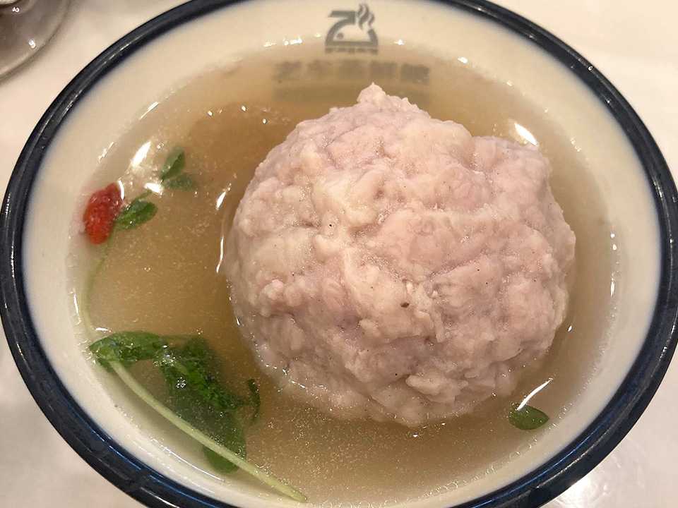 獅子頭(揚州名物の肉団子スープ蒸し)
