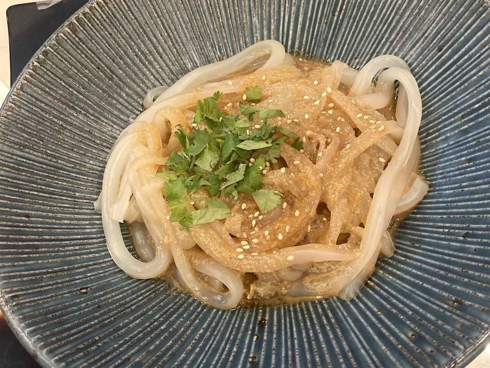 形状がうどんタイプの拌凉粉
