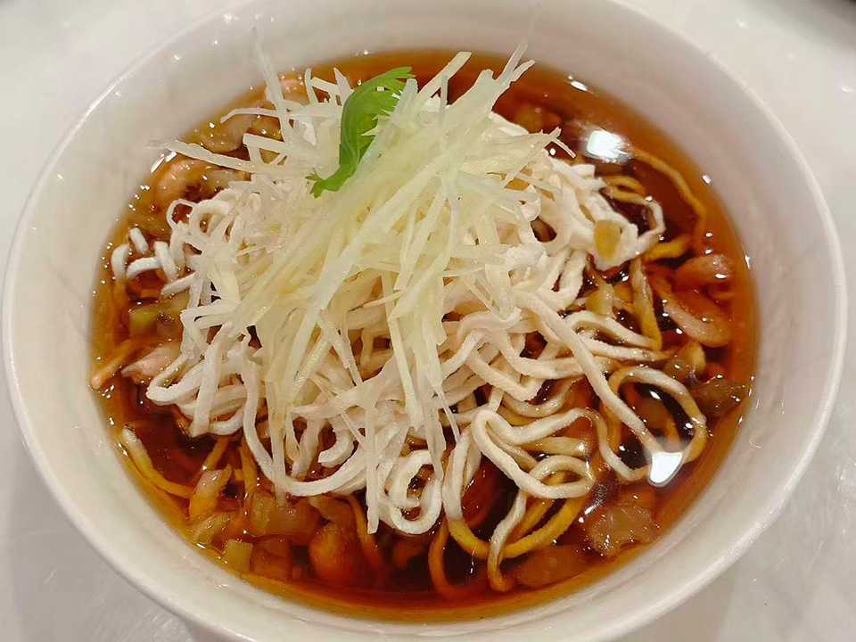 烫干丝(スープ入り干豆腐和え)