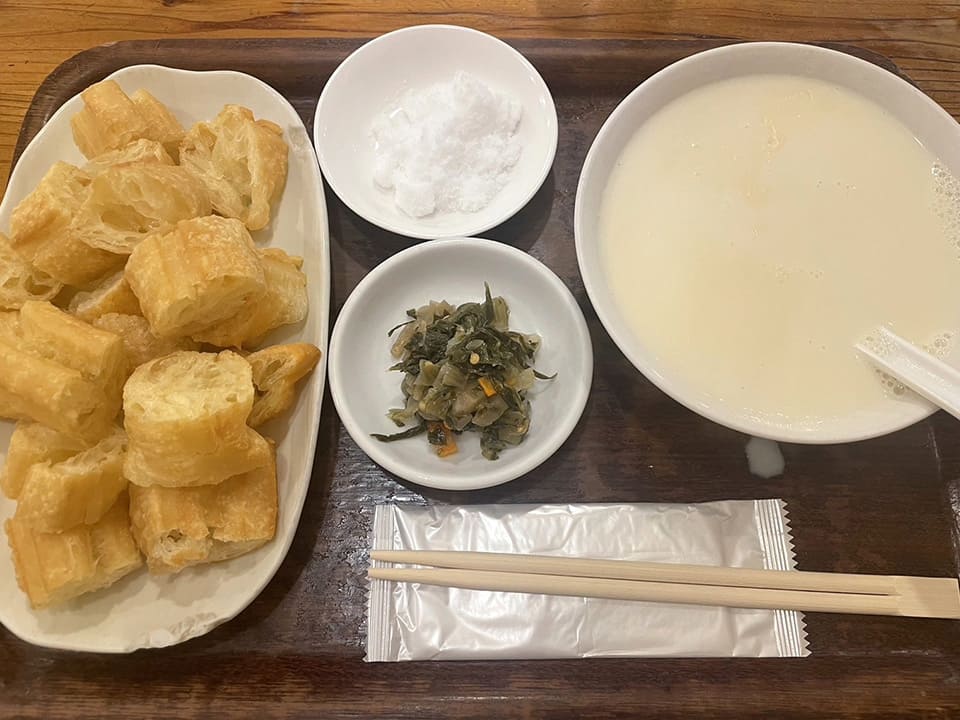 御徒町「老酒舗」揚げパンと豆乳