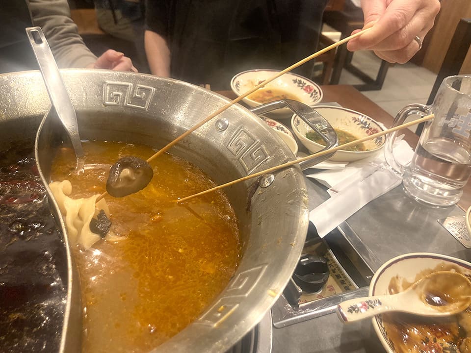 「串串香(チュアンチュアンシャン)」きのこスープ