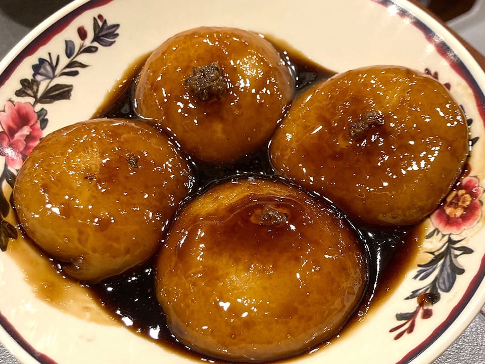 「软煎糍粑(柔らかいもちの黒糖煮込)」