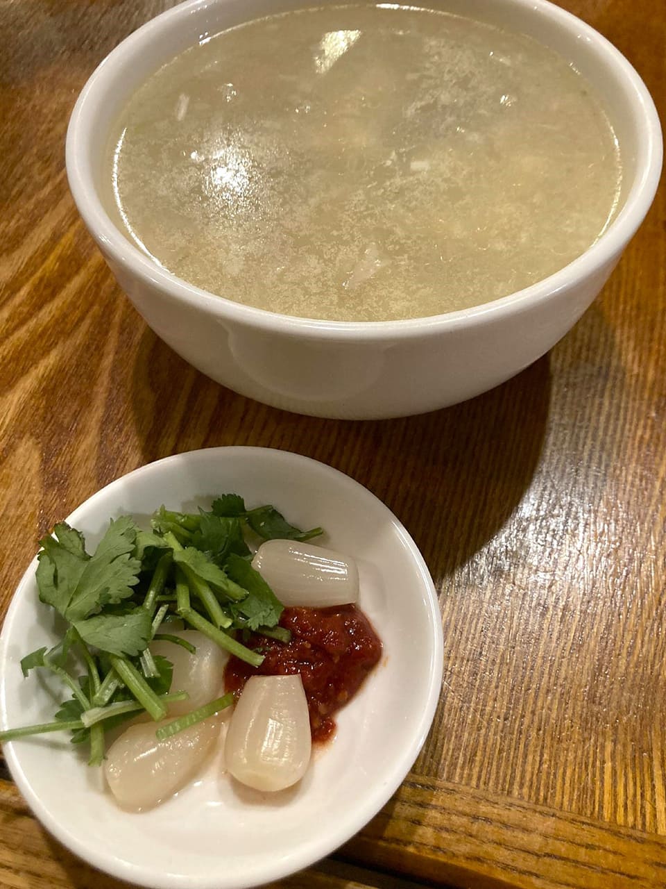 ちぎったパンの入った羊肉のスープ