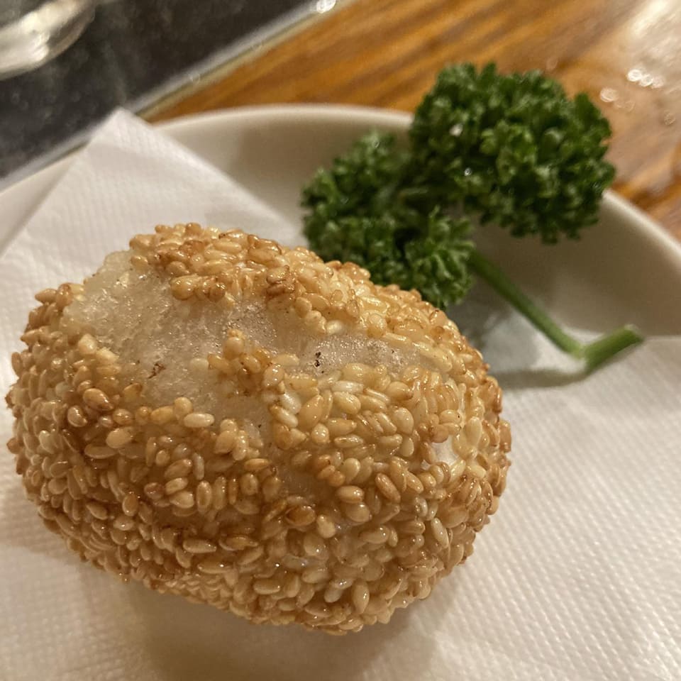 カシューナッツ餡のゴマ揚げ団子(芝麻球)