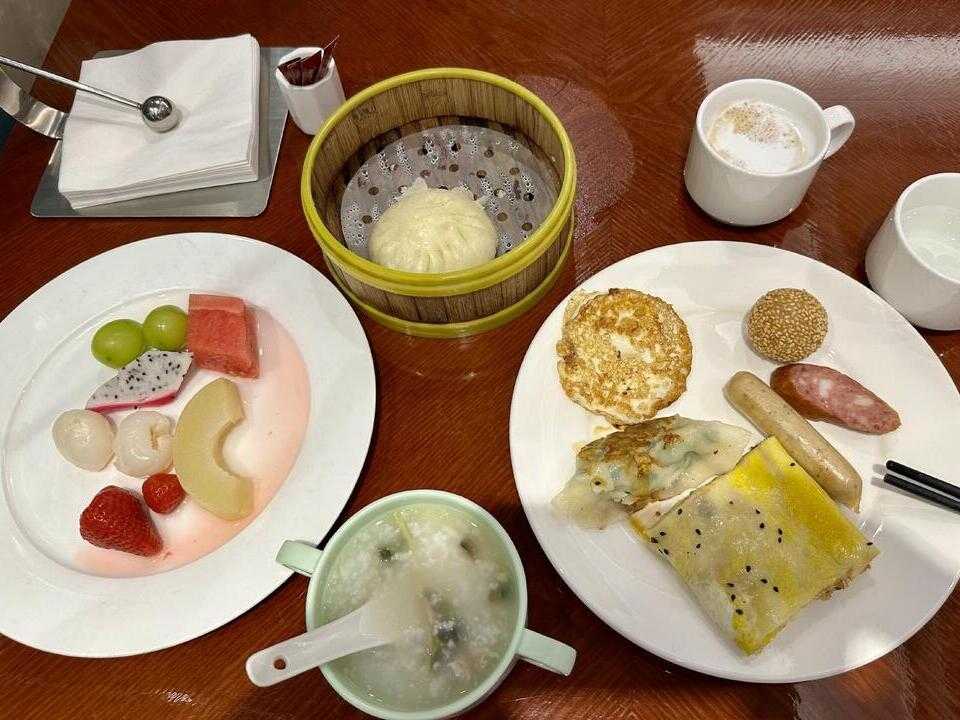 ビュッフェ形式の朝食