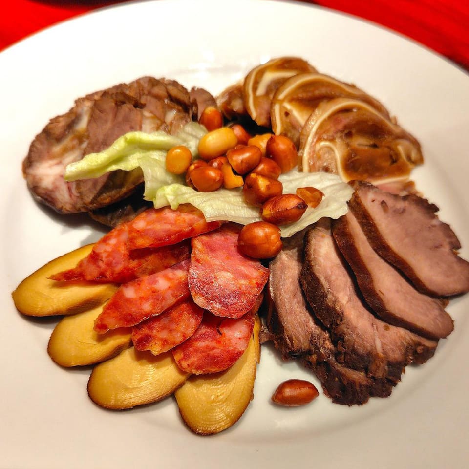 大江南北卤味拼盘 (中国全土の卤味の盛り合わせ)