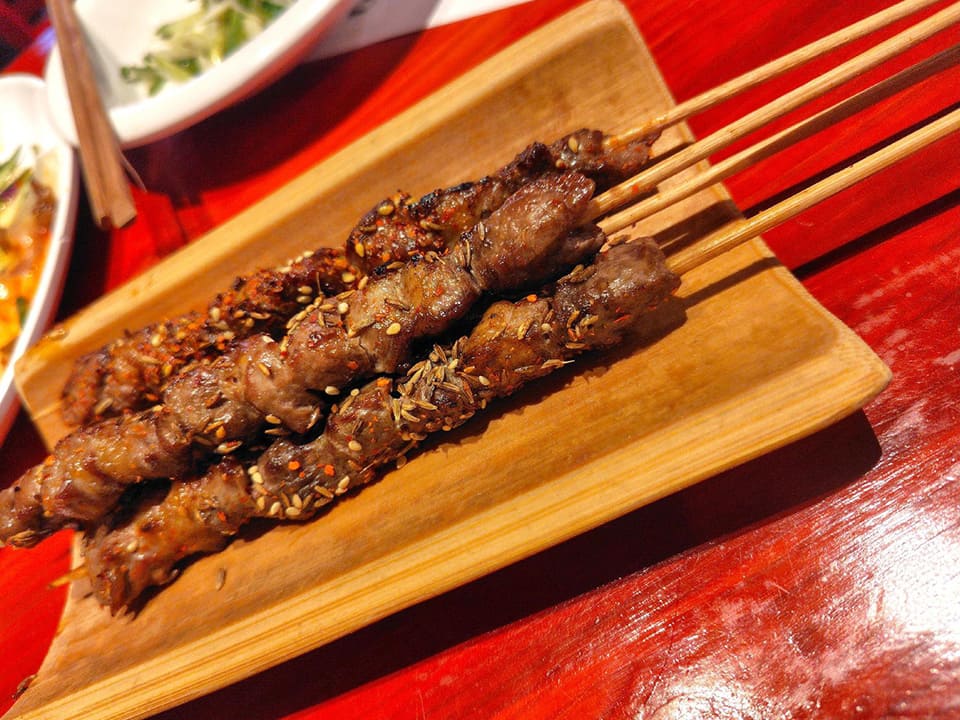 新疆烤羊肉串 (新疆　ラム串焼き)