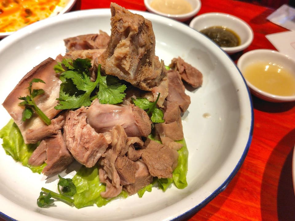 内蒙古手把羊肉 (内モンゴル 骨付き茹で羊肉)