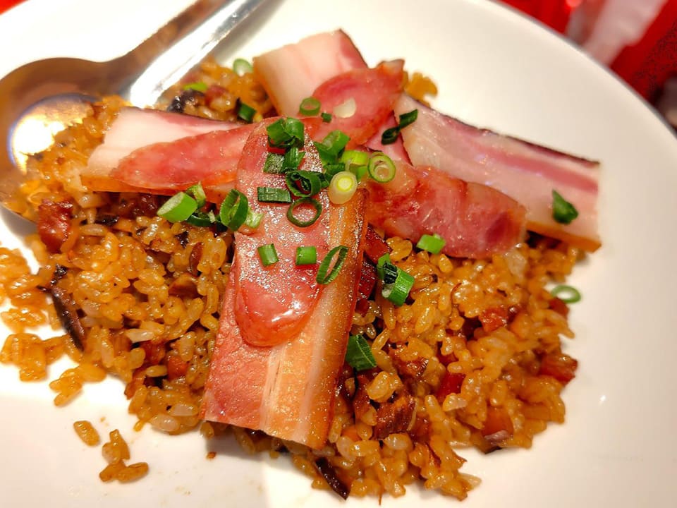 香港糖味煲仔饭 (香港　腊味煲仔飯)