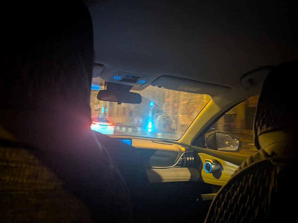 タクシーで大連空港へ