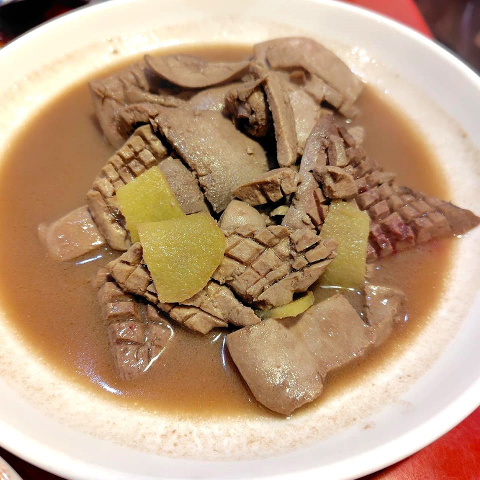 麻油腰花 (胡麻油の豚腎臓炒め)