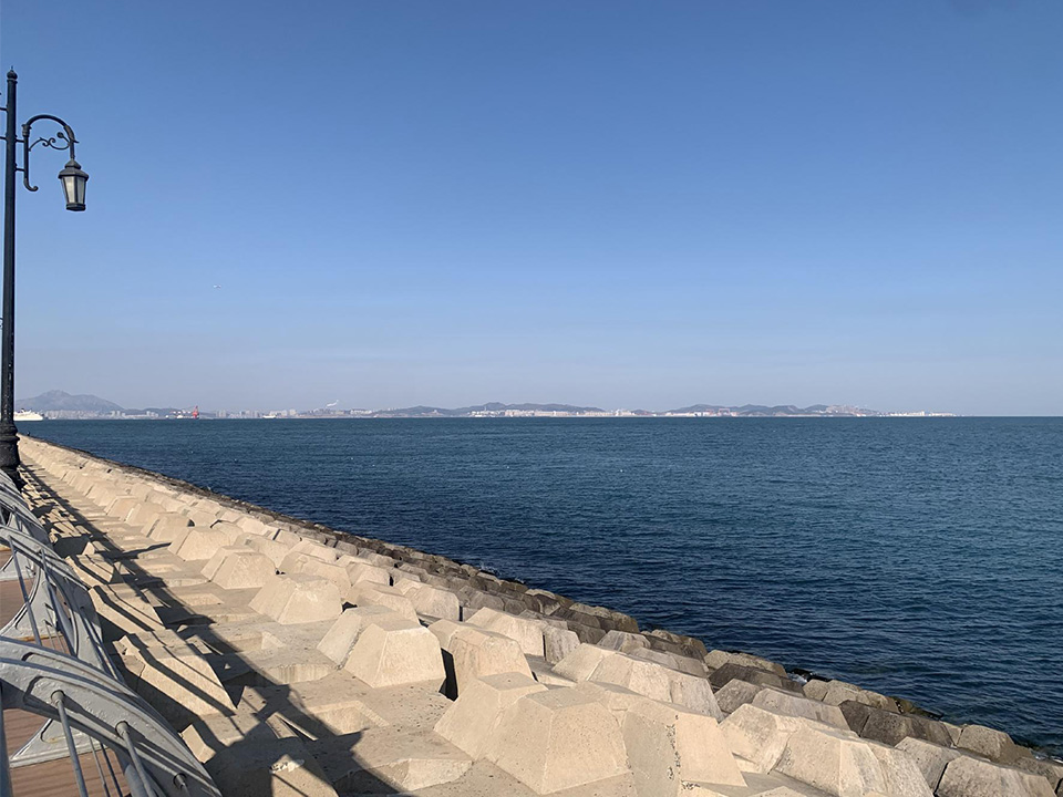 大連港の海