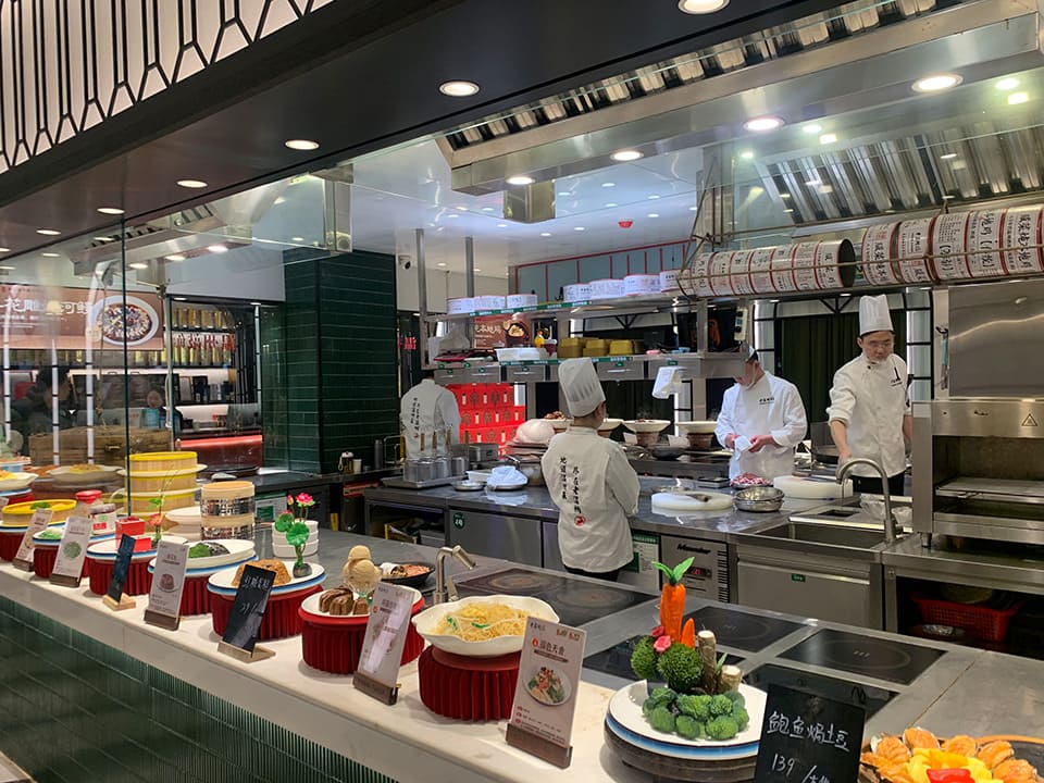 食材を見ながらオーダーするシステムの温州料理店
