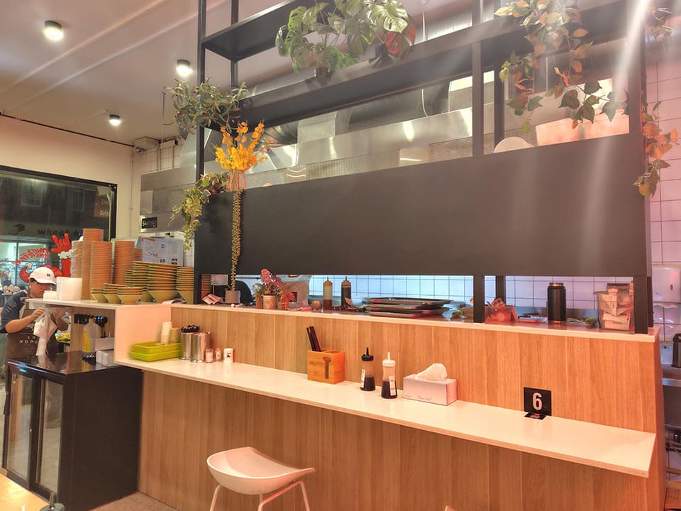 四川担担面 Eden noodles cafe　ニューマーケット店　カウンター席