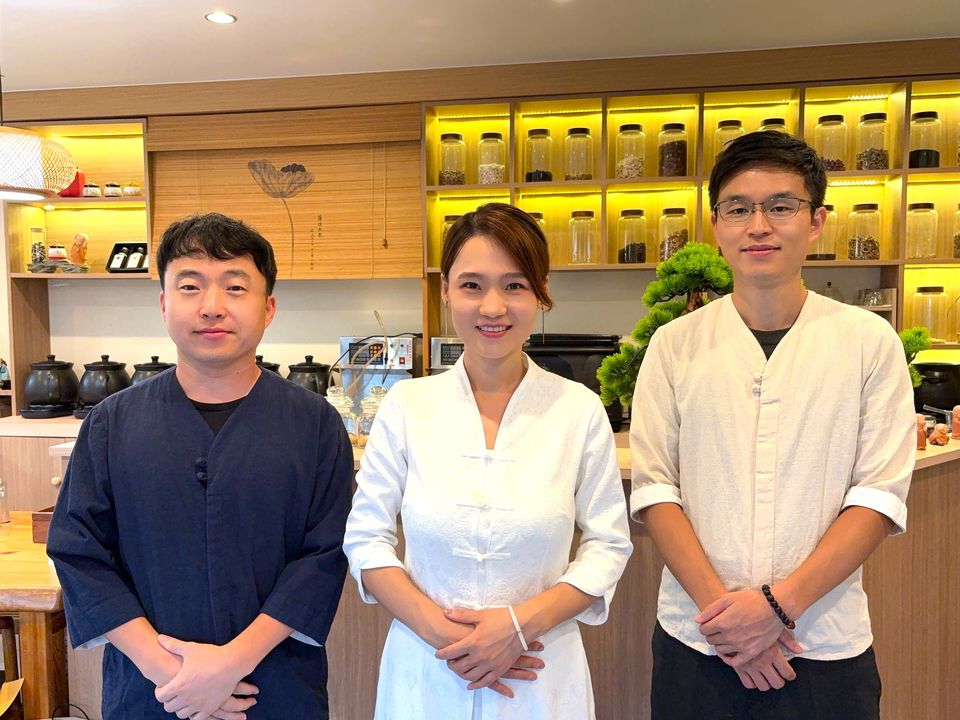 左から呉さん、洪さん、禹さん