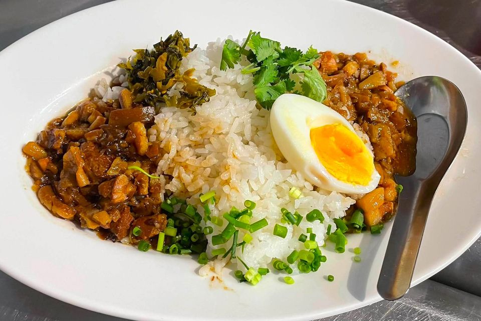 魯肉飯(ルーローファン)あいがけ
